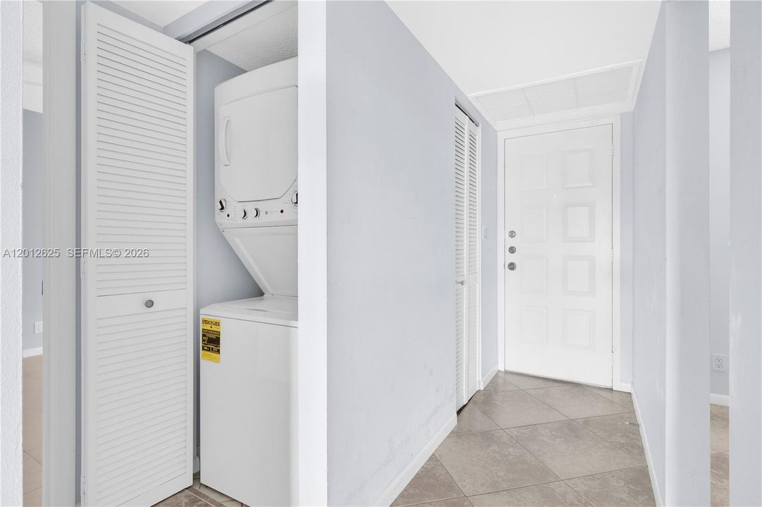 Active With Contract: $2,100 (2 beds, 2 baths, 1140 Square Feet)