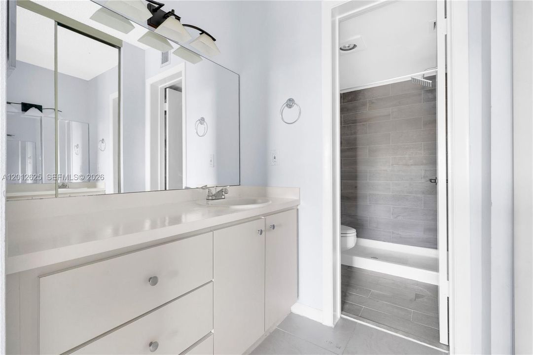 Active With Contract: $2,100 (2 beds, 2 baths, 1140 Square Feet)