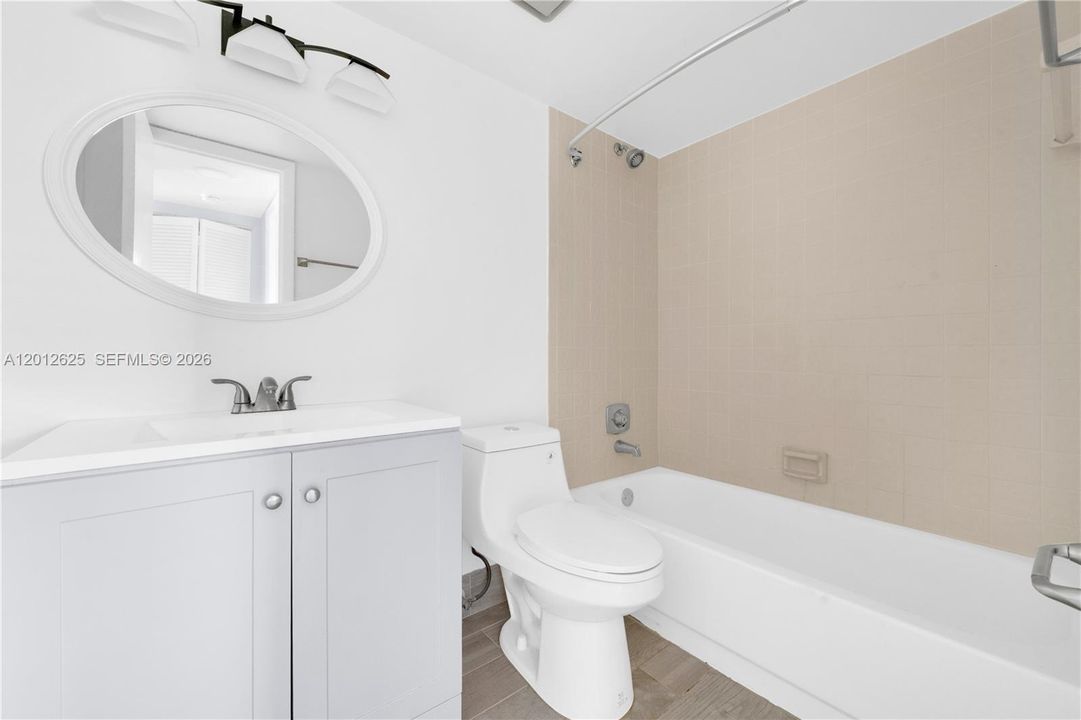 Active With Contract: $2,100 (2 beds, 2 baths, 1140 Square Feet)