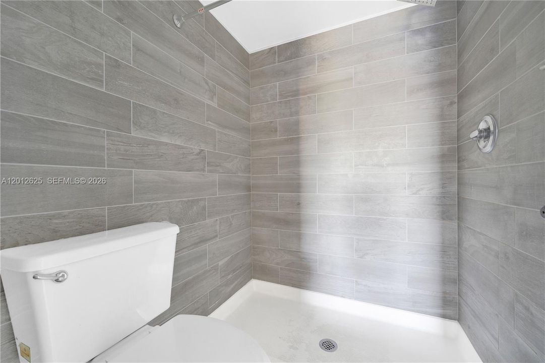 Active With Contract: $2,100 (2 beds, 2 baths, 1140 Square Feet)