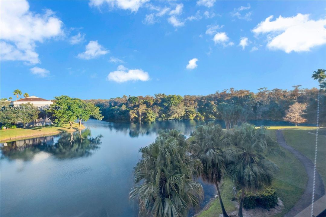 Active With Contract: $2,100 (2 beds, 2 baths, 1140 Square Feet)