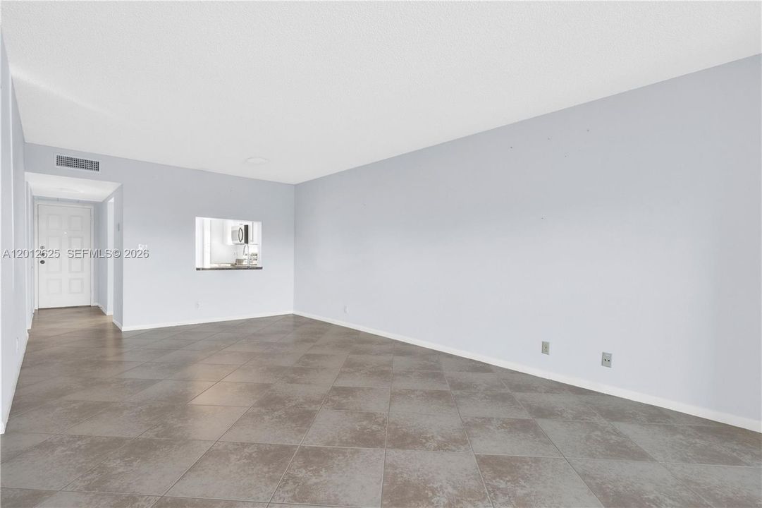 Active With Contract: $2,100 (2 beds, 2 baths, 1140 Square Feet)
