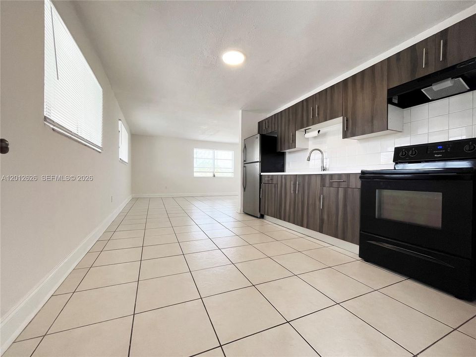 For Rent: $1,600 (2 beds, 1 baths, 740 Square Feet)