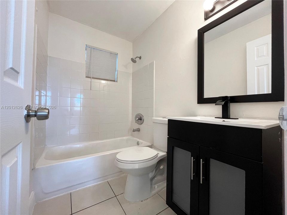 For Rent: $1,600 (2 beds, 1 baths, 740 Square Feet)