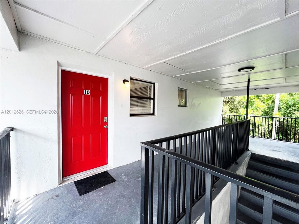 For Rent: $1,600 (2 beds, 1 baths, 740 Square Feet)