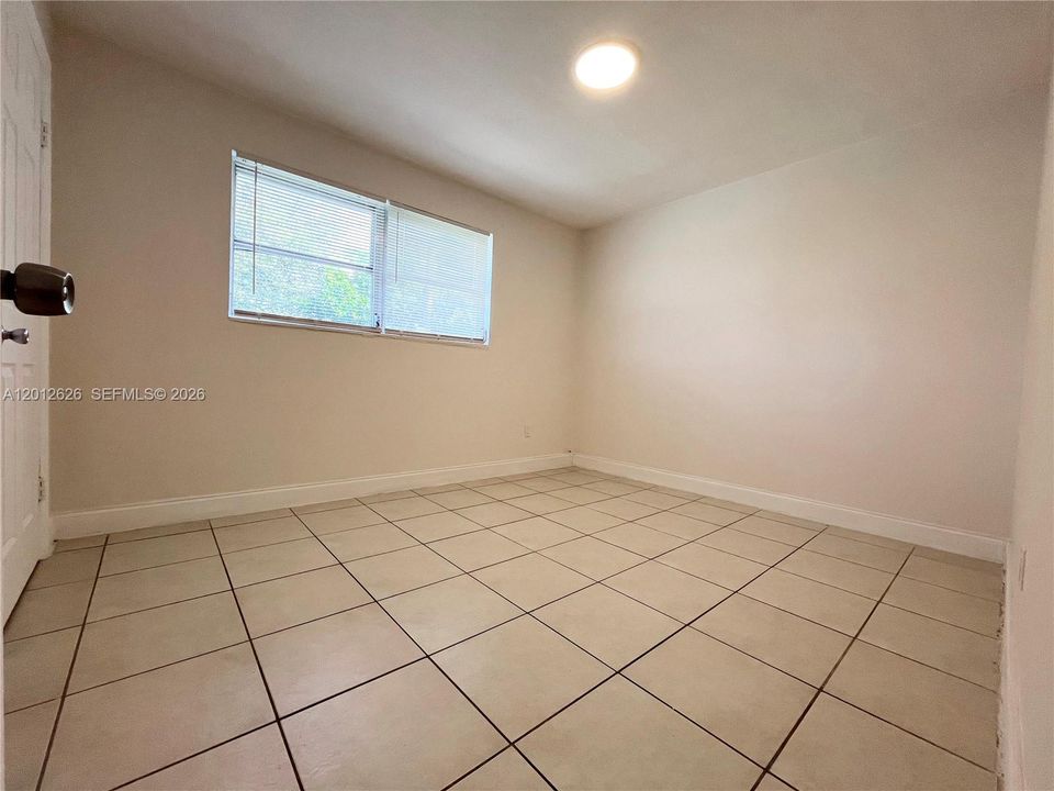 For Rent: $1,600 (2 beds, 1 baths, 740 Square Feet)