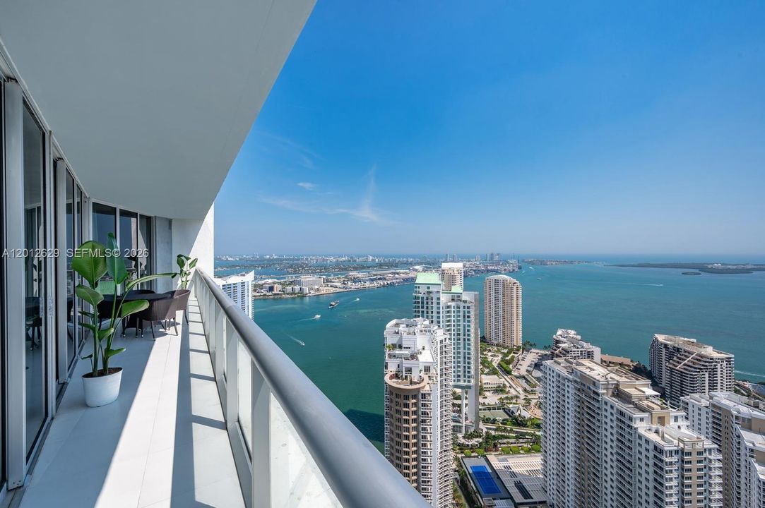 For Sale: $1,270,000 (2 beds, 2 baths, 1313 Square Feet)