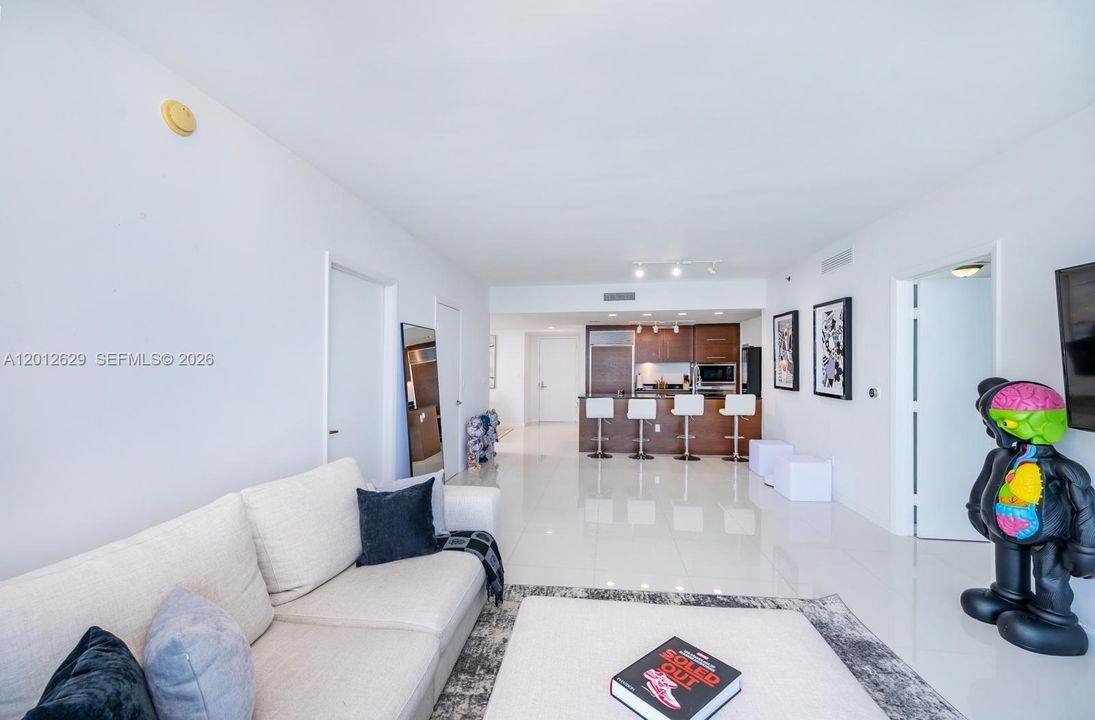 For Sale: $1,270,000 (2 beds, 2 baths, 1313 Square Feet)