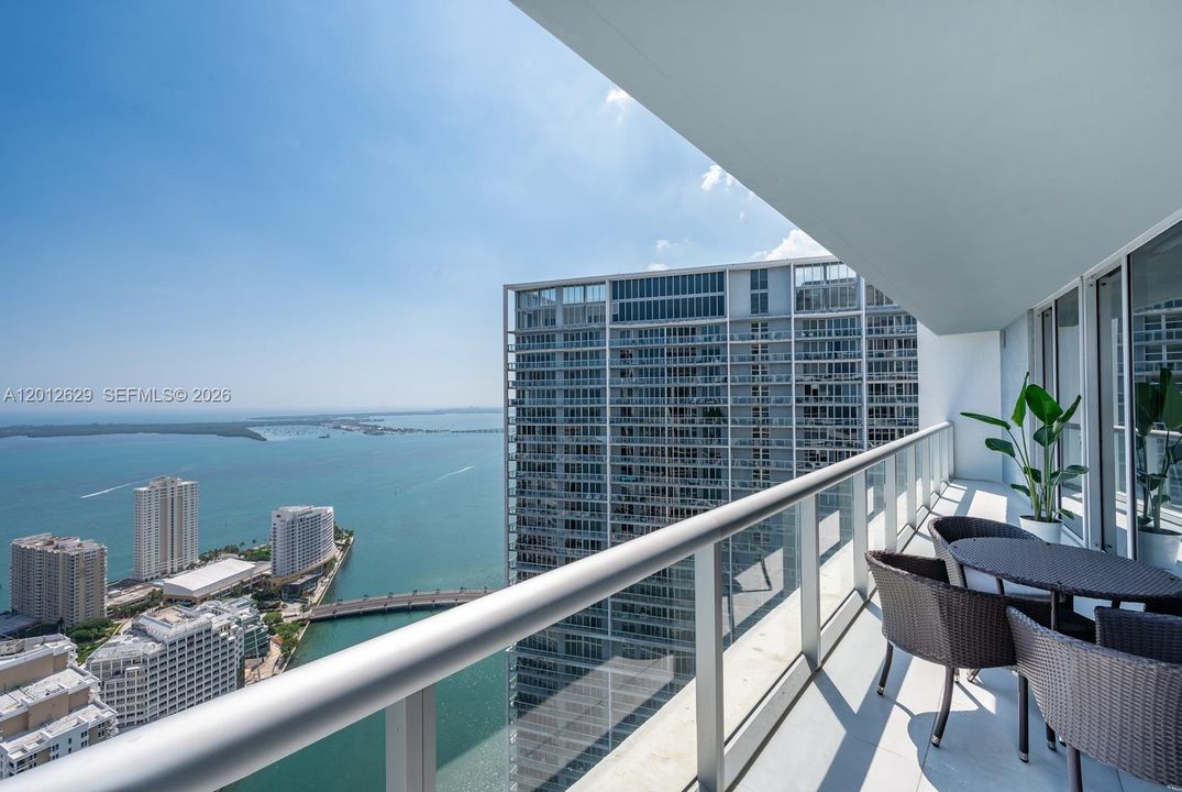 For Sale: $1,270,000 (2 beds, 2 baths, 1313 Square Feet)