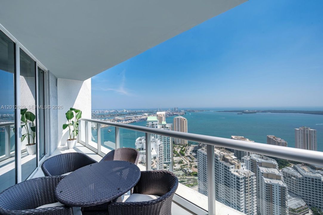 For Sale: $1,270,000 (2 beds, 2 baths, 1313 Square Feet)