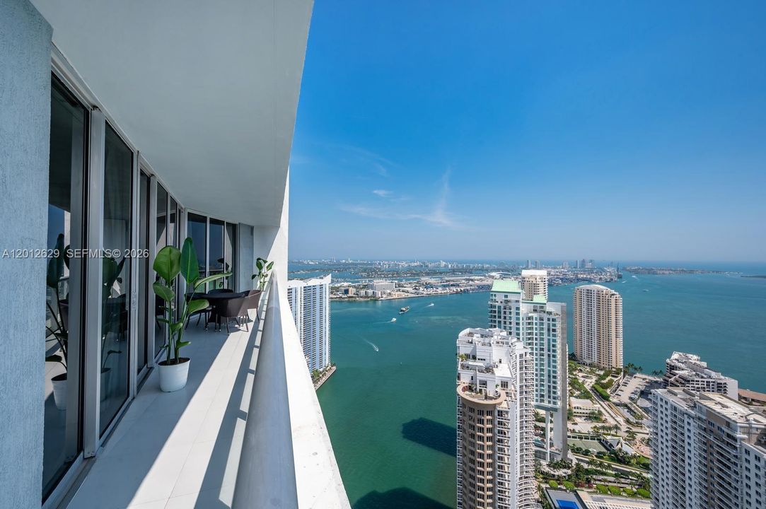 For Sale: $1,270,000 (2 beds, 2 baths, 1313 Square Feet)