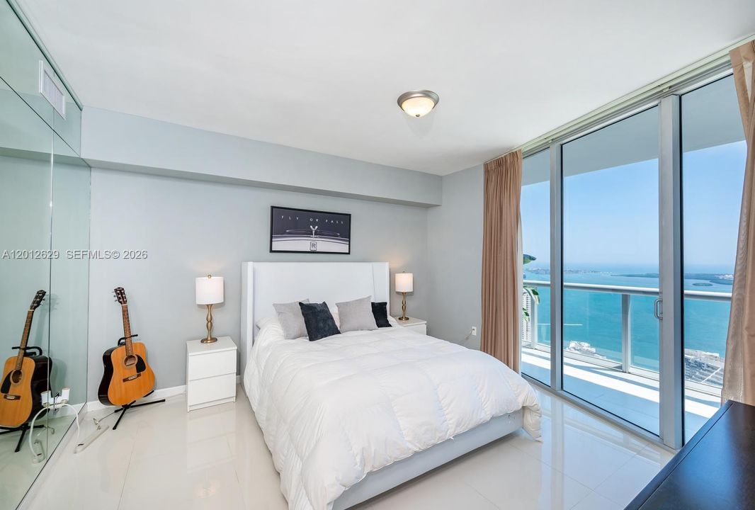 For Sale: $1,270,000 (2 beds, 2 baths, 1313 Square Feet)
