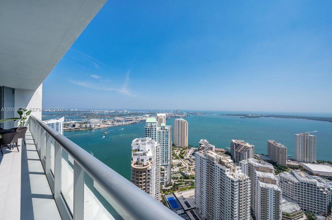 For Sale: $1,270,000 (2 beds, 2 baths, 1313 Square Feet)