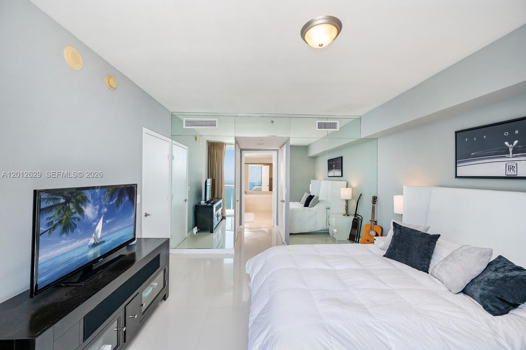 For Sale: $1,270,000 (2 beds, 2 baths, 1313 Square Feet)