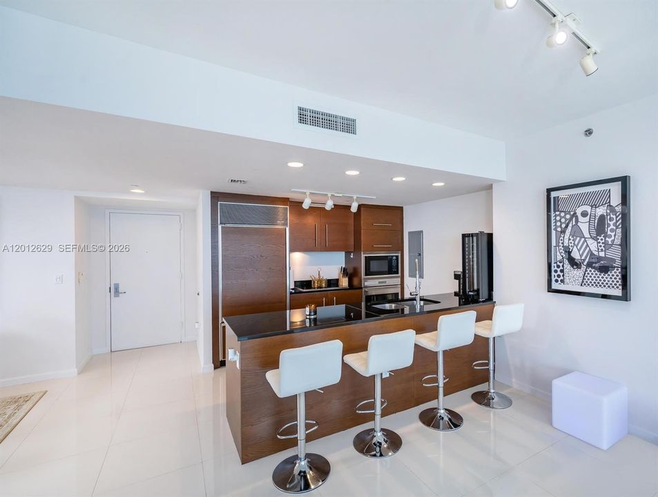 For Sale: $1,270,000 (2 beds, 2 baths, 1313 Square Feet)