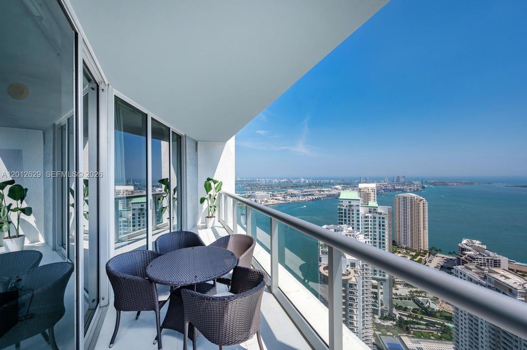 For Sale: $1,270,000 (2 beds, 2 baths, 1313 Square Feet)