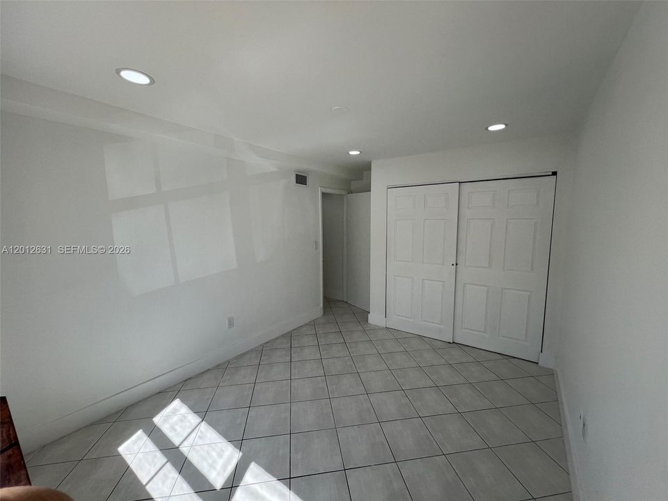 Activo con contrato: $2,500 (2 camas, 1 baños, 720 Pies cuadrados)