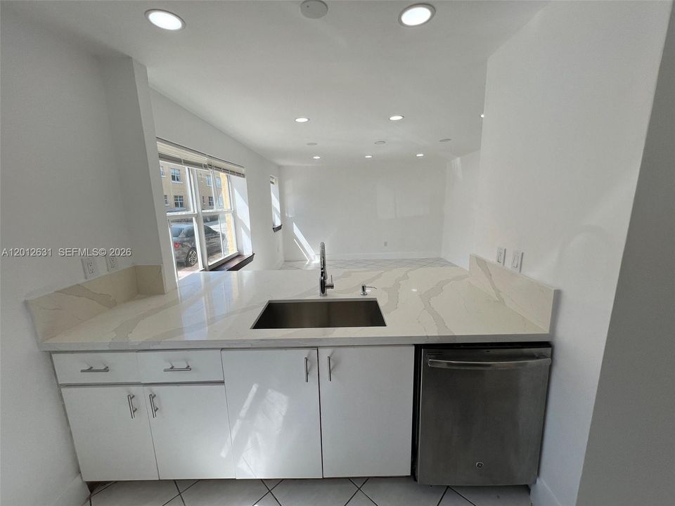 Activo con contrato: $2,500 (2 camas, 1 baños, 720 Pies cuadrados)