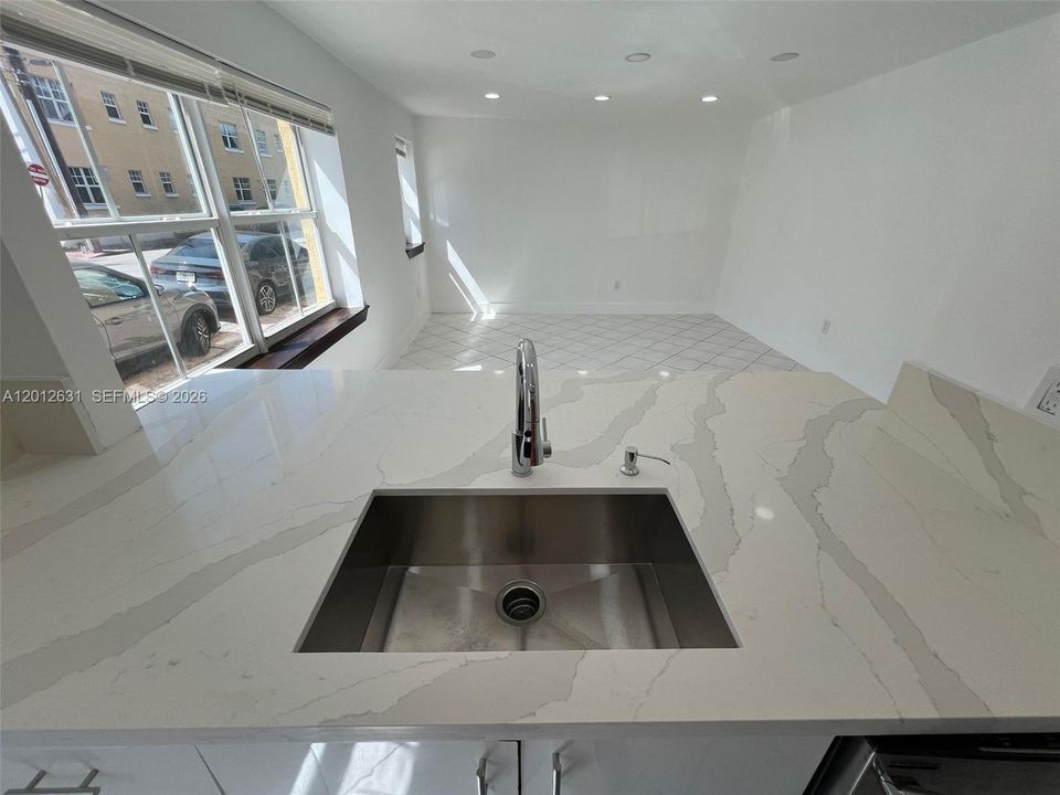 Activo con contrato: $2,500 (2 camas, 1 baños, 720 Pies cuadrados)
