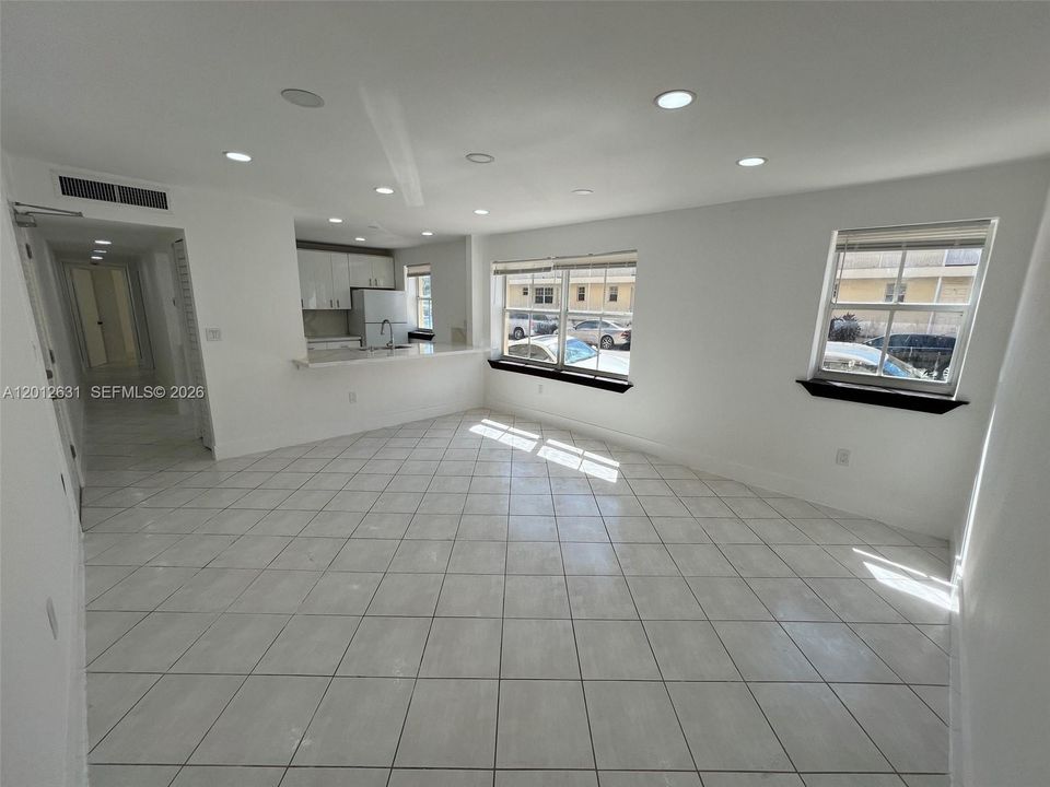 Activo con contrato: $2,500 (2 camas, 1 baños, 720 Pies cuadrados)