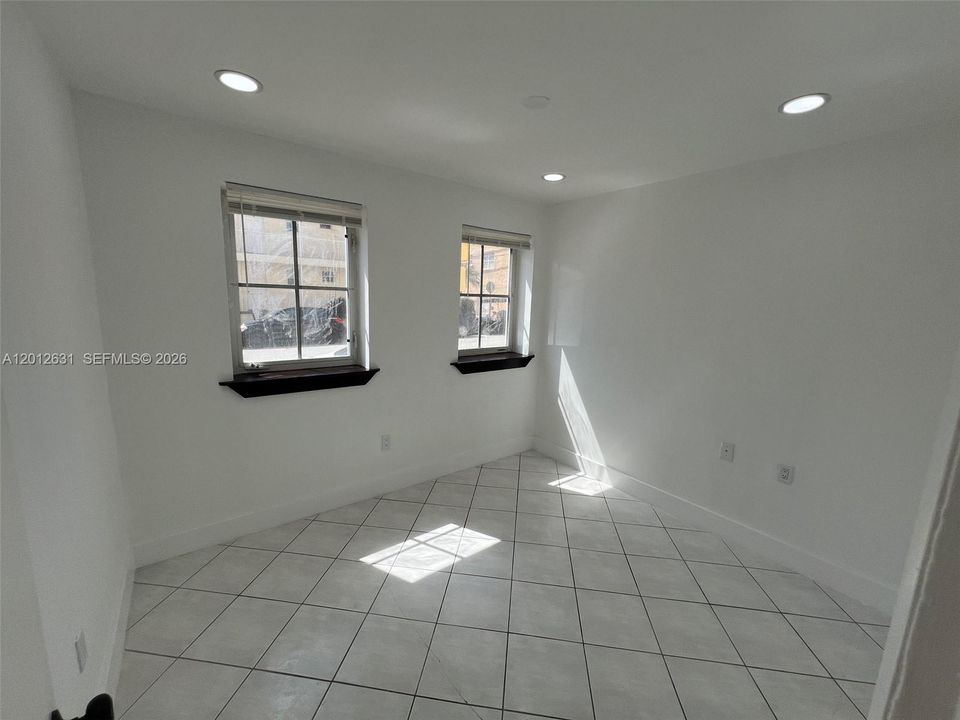 Activo con contrato: $2,500 (2 camas, 1 baños, 720 Pies cuadrados)