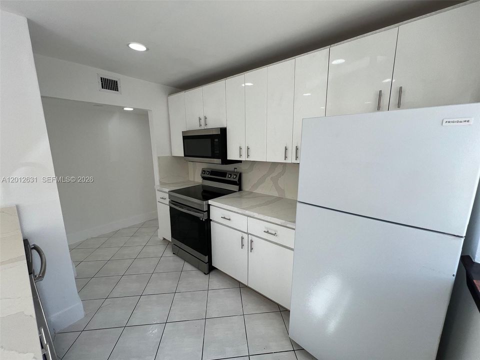 Activo con contrato: $2,500 (2 camas, 1 baños, 720 Pies cuadrados)