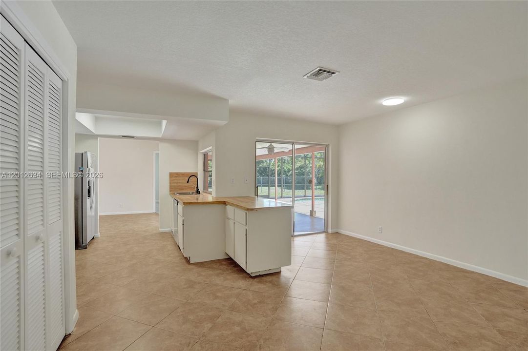 En Venta: $598,800 (4 camas, 2 baños, 1740 Pies cuadrados)