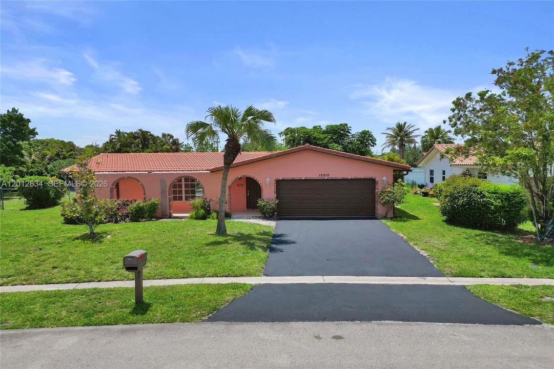 En Venta: $598,800 (4 camas, 2 baños, 1740 Pies cuadrados)
