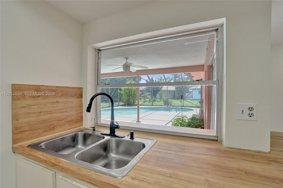 En Venta: $598,800 (4 camas, 2 baños, 1740 Pies cuadrados)