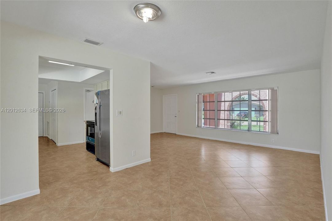 En Venta: $598,800 (4 camas, 2 baños, 1740 Pies cuadrados)