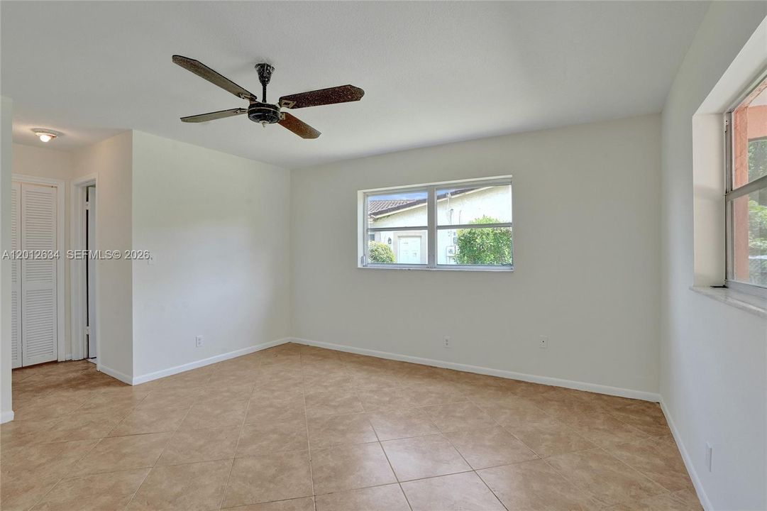 En Venta: $598,800 (4 camas, 2 baños, 1740 Pies cuadrados)