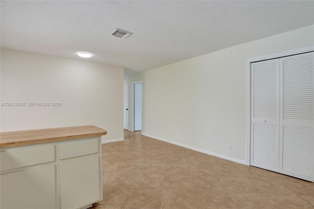 En Venta: $598,800 (4 camas, 2 baños, 1740 Pies cuadrados)