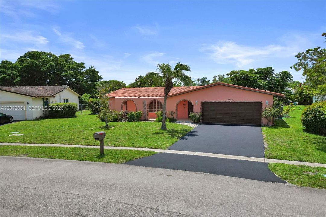 En Venta: $598,800 (4 camas, 2 baños, 1740 Pies cuadrados)