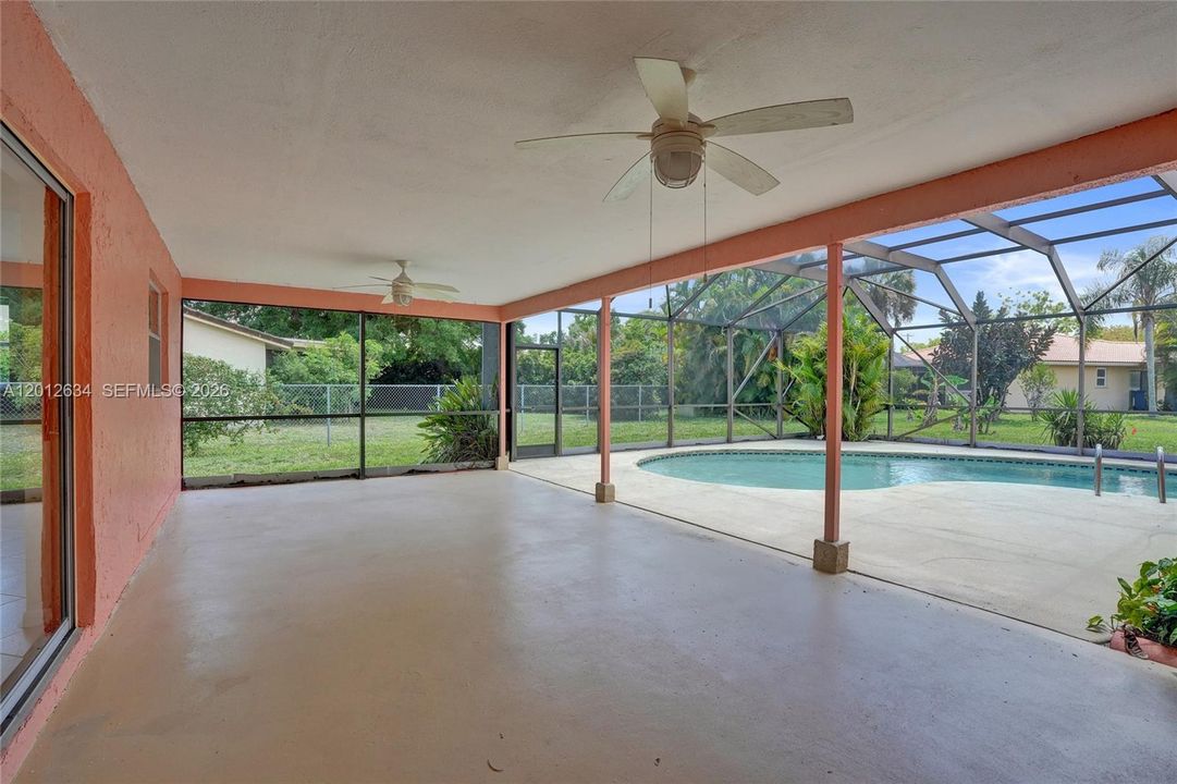 En Venta: $598,800 (4 camas, 2 baños, 1740 Pies cuadrados)