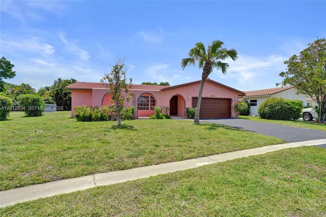 En Venta: $598,800 (4 camas, 2 baños, 1740 Pies cuadrados)