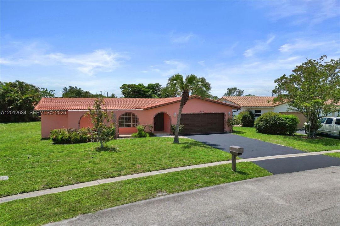 En Venta: $598,800 (4 camas, 2 baños, 1740 Pies cuadrados)