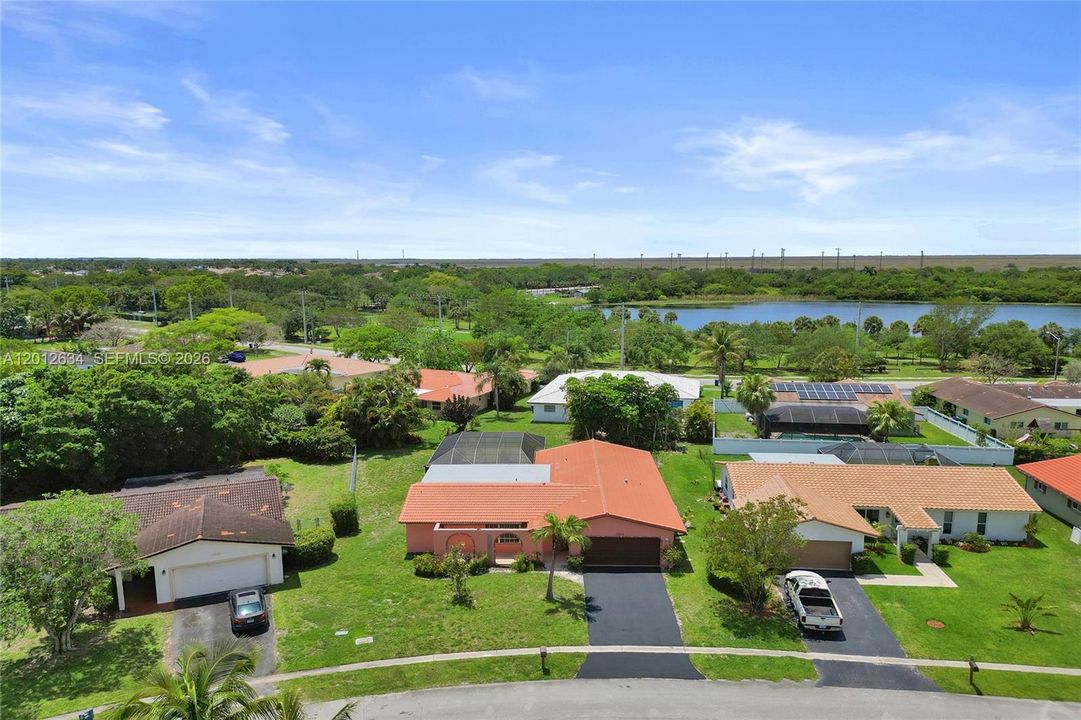 En Venta: $598,800 (4 camas, 2 baños, 1740 Pies cuadrados)