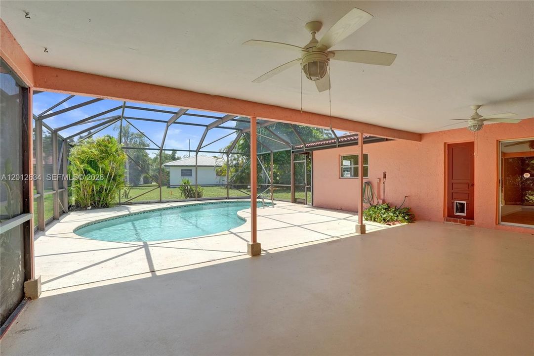 En Venta: $598,800 (4 camas, 2 baños, 1740 Pies cuadrados)