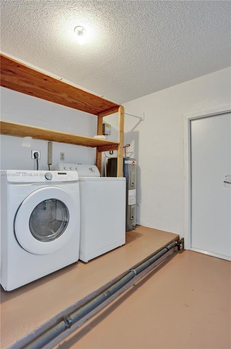 En Venta: $598,800 (4 camas, 2 baños, 1740 Pies cuadrados)