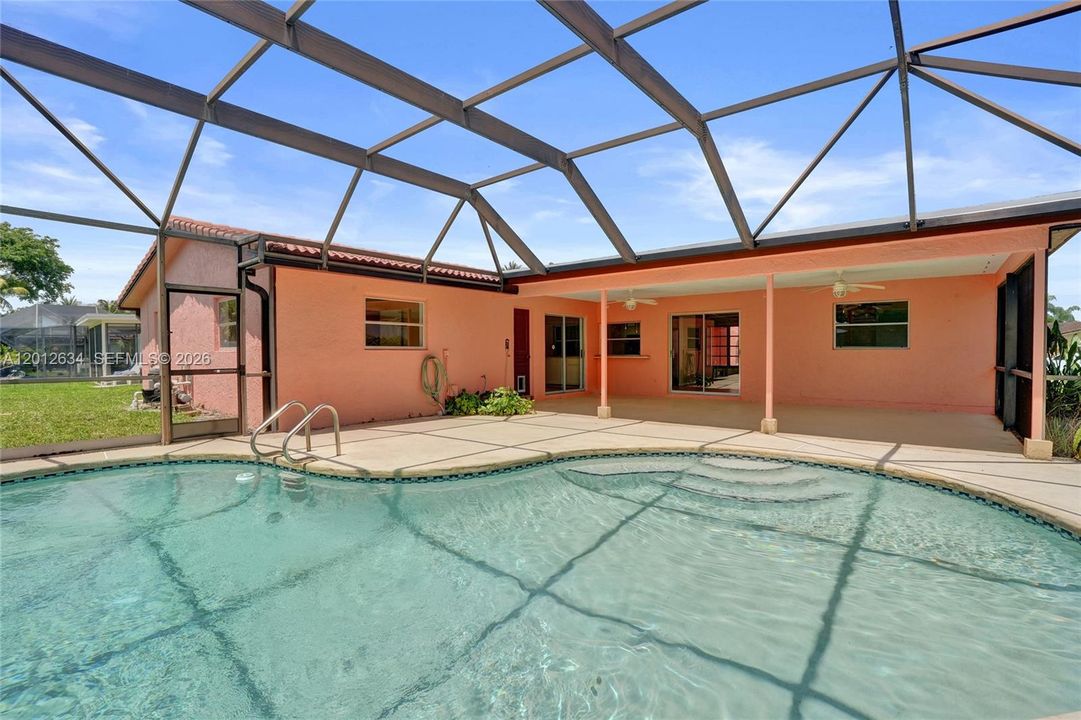 En Venta: $598,800 (4 camas, 2 baños, 1740 Pies cuadrados)
