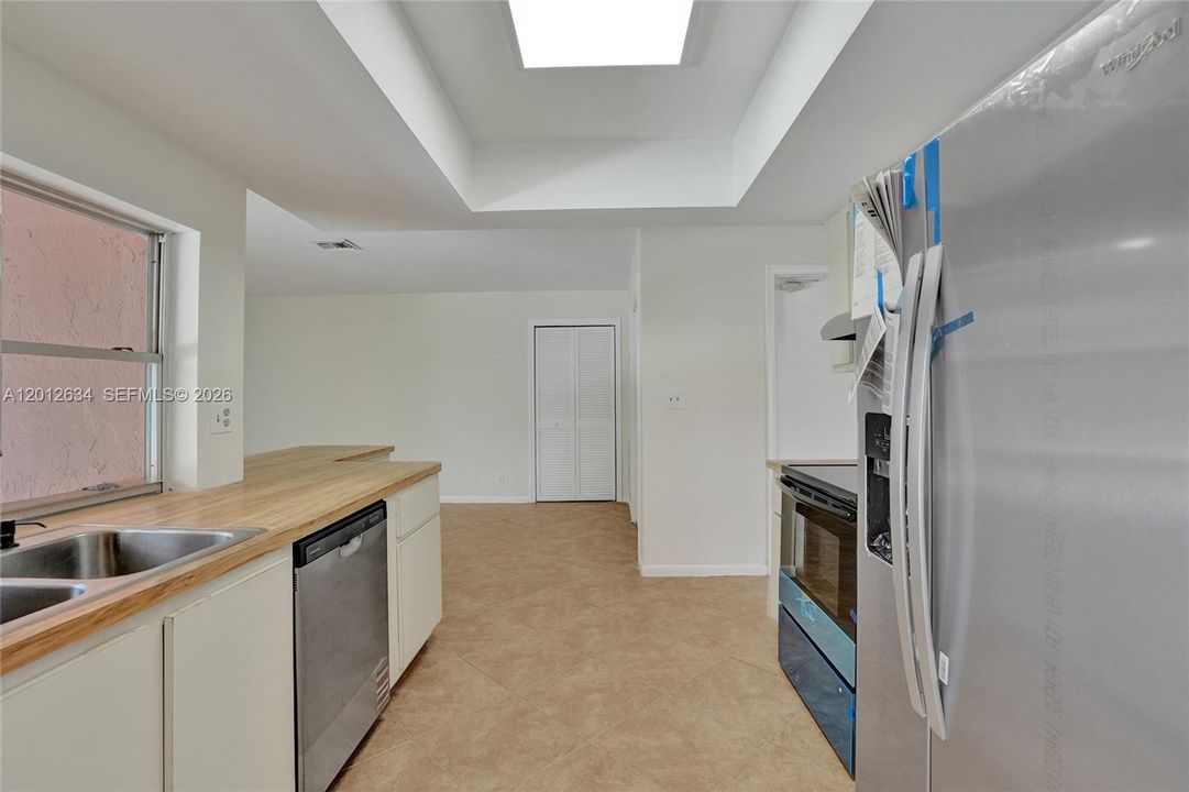 En Venta: $598,800 (4 camas, 2 baños, 1740 Pies cuadrados)