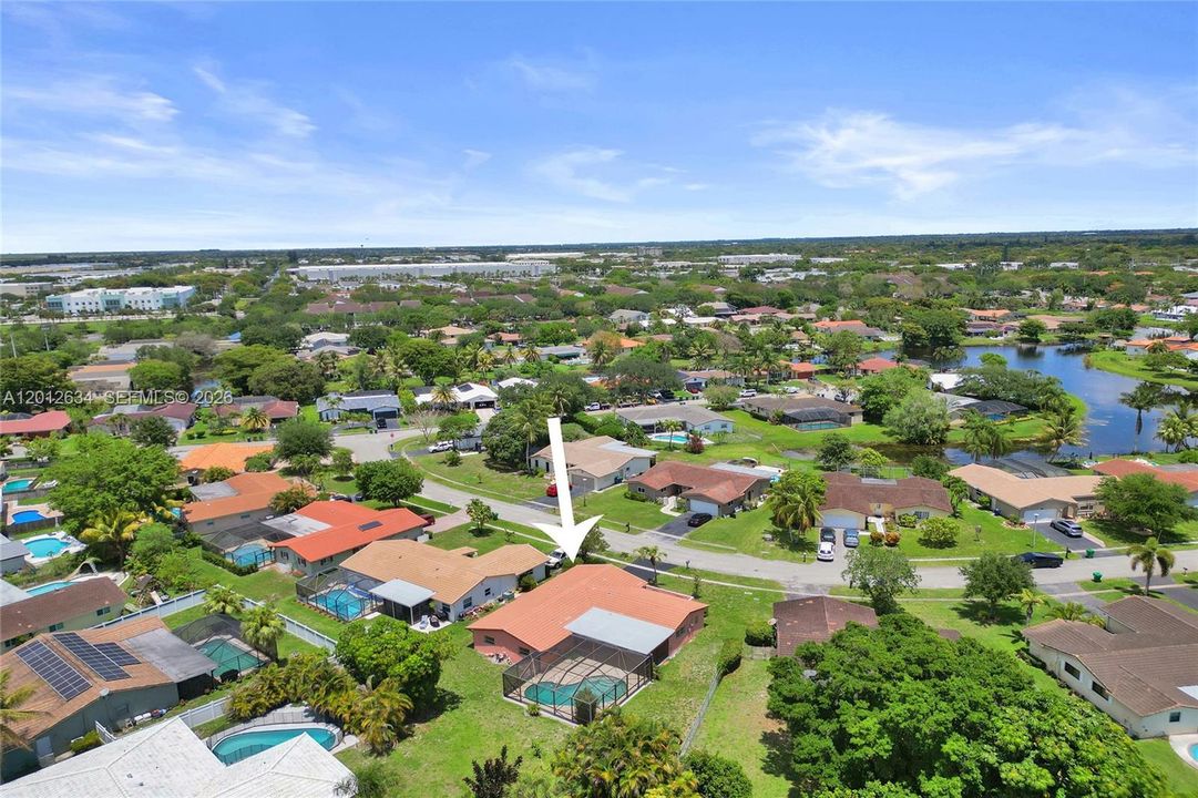 En Venta: $598,800 (4 camas, 2 baños, 1740 Pies cuadrados)