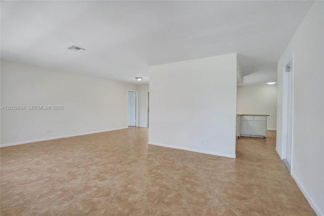 En Venta: $598,800 (4 camas, 2 baños, 1740 Pies cuadrados)