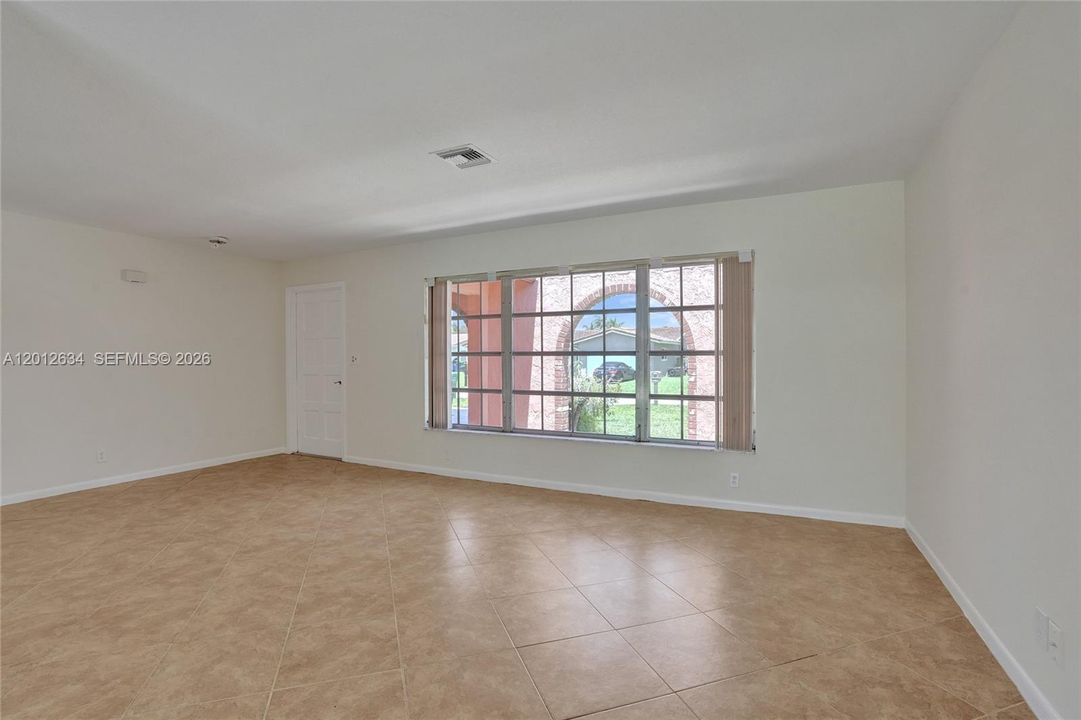 En Venta: $598,800 (4 camas, 2 baños, 1740 Pies cuadrados)