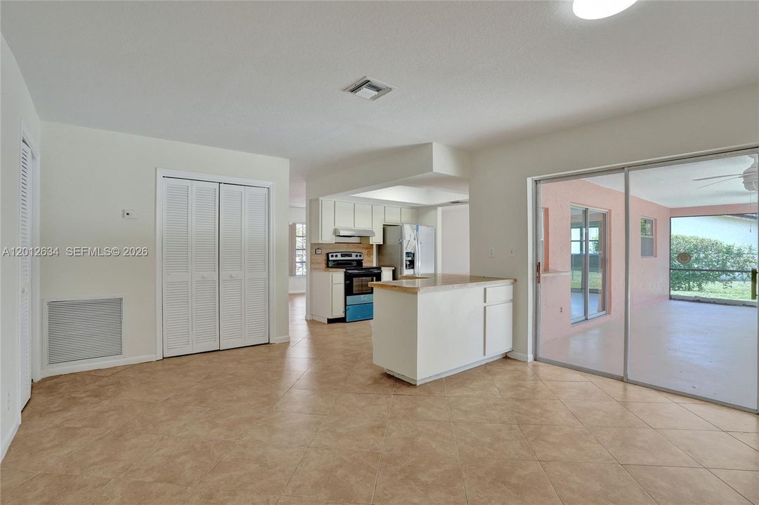En Venta: $598,800 (4 camas, 2 baños, 1740 Pies cuadrados)