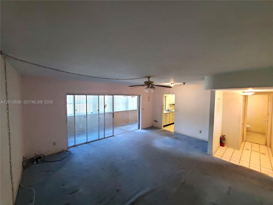 For Sale: $200,000 (1 beds, 1 baths, 960 Square Feet)
