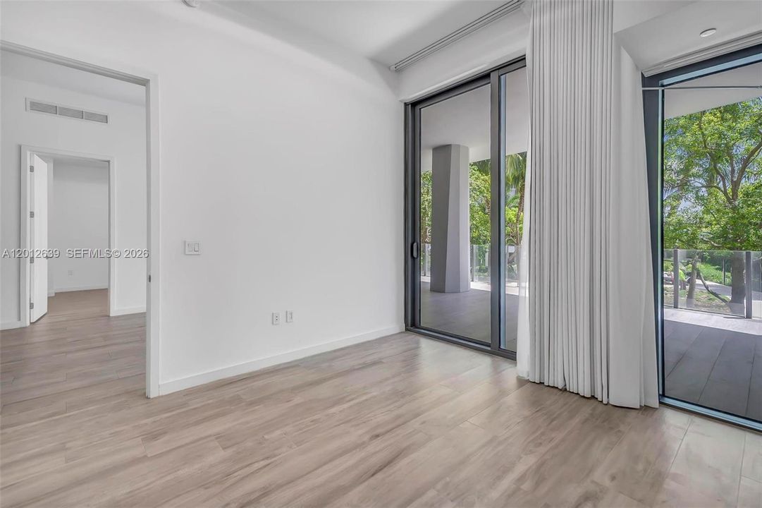 В аренду: $14,000 (2 спален, 2 ванн, 1046 Квадратных фут)
