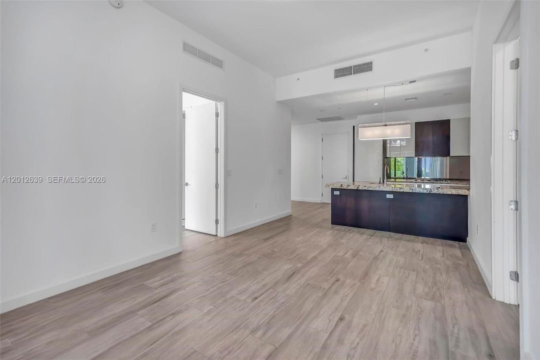 В аренду: $14,000 (2 спален, 2 ванн, 1046 Квадратных фут)