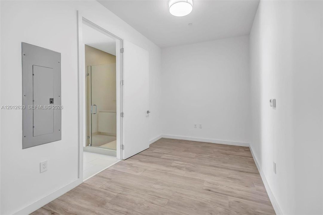 В аренду: $14,000 (2 спален, 2 ванн, 1046 Квадратных фут)