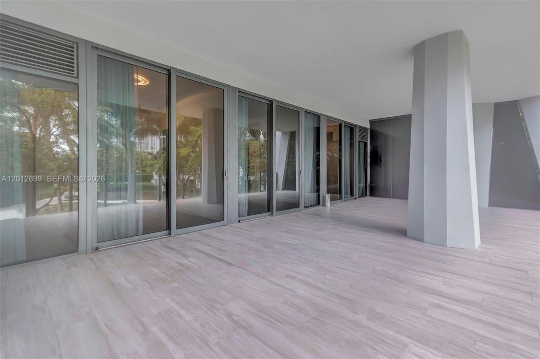 В аренду: $14,000 (2 спален, 2 ванн, 1046 Квадратных фут)